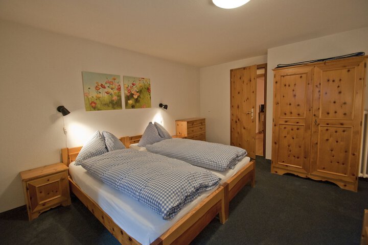 Room 7 of 166