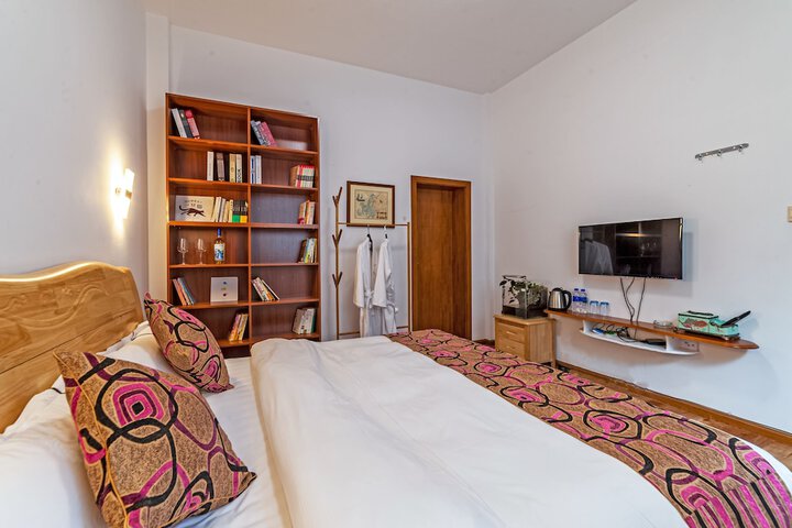 Room 34 of 40