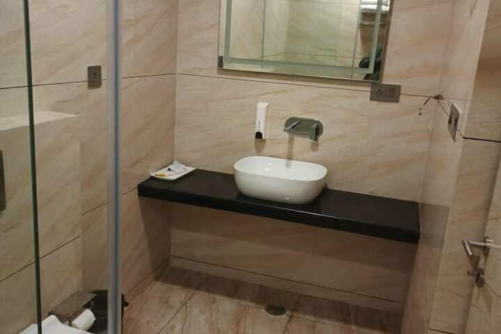 Room 143 of 221