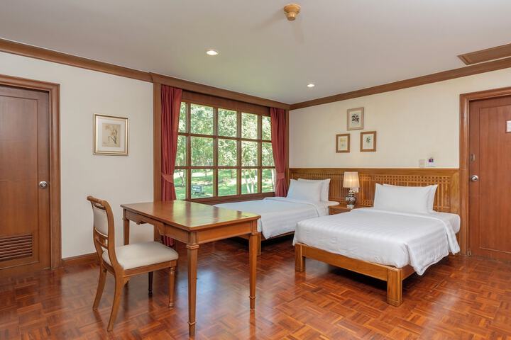 Room 34 of 132