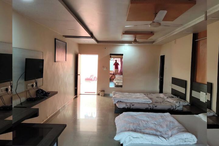 Room 6 of 124