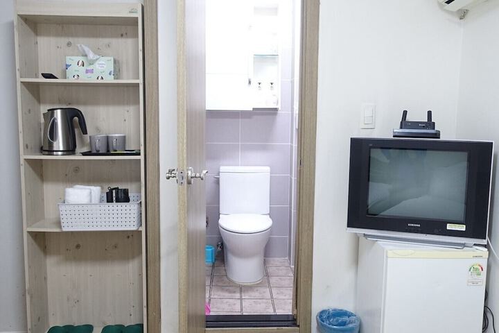 Room 20 of 29