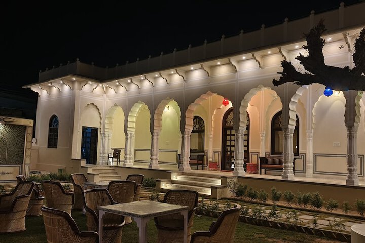 Hotel Exterior 29 of 33