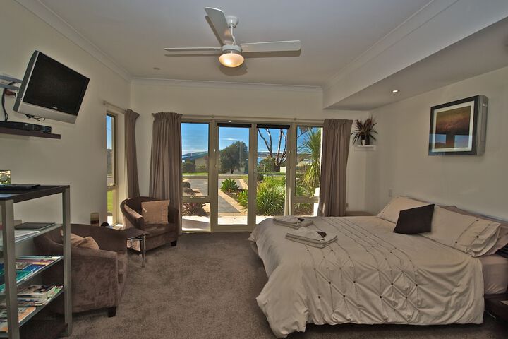 Room 5 of 19