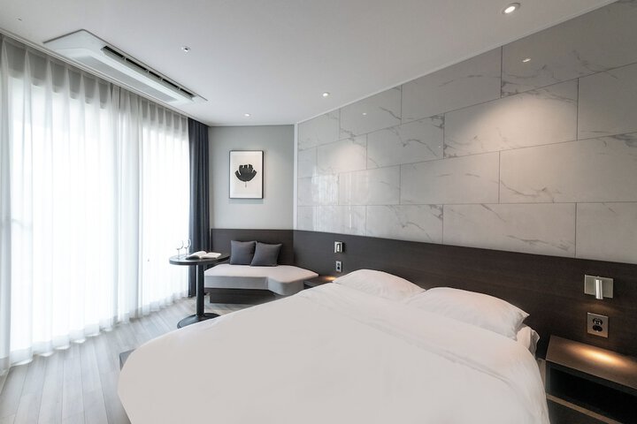 Room 30 of 46