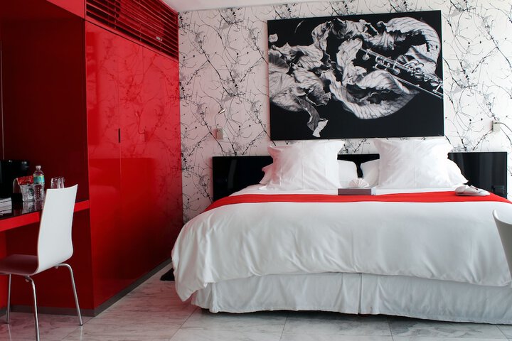 Room 8 of 25