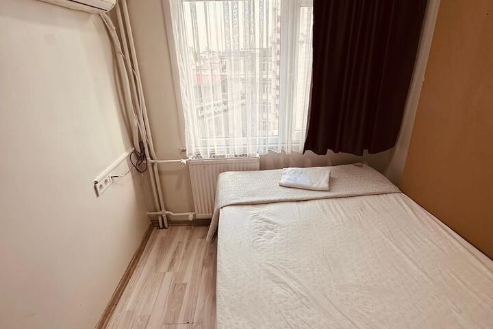 Room 11 of 32