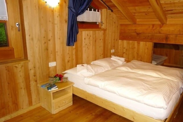 Room 6 of 18