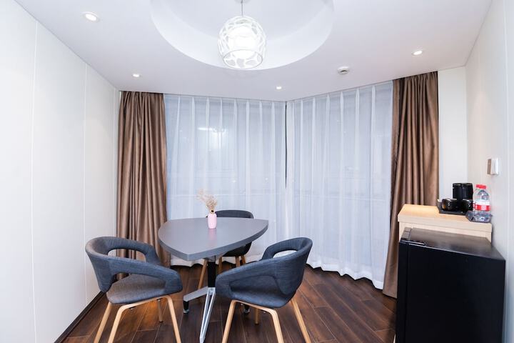Room 15 of 49