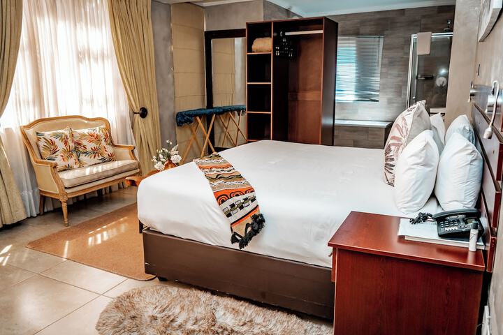 Room 4 of 15