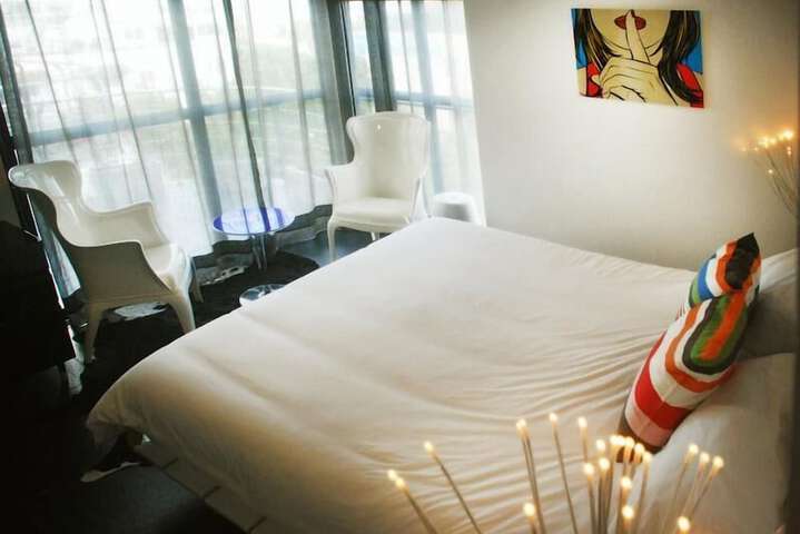 Room 10 of 33