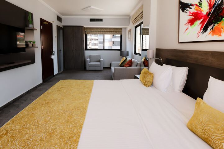 Room 8 of 27