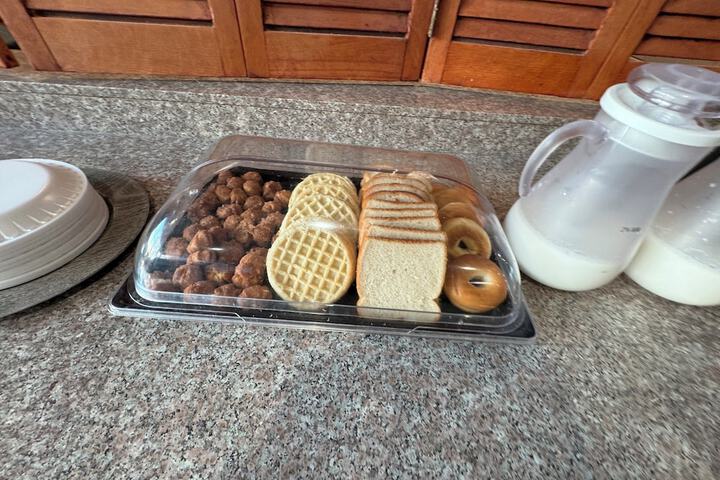 Breakfast/Coffee Service 6 of 7