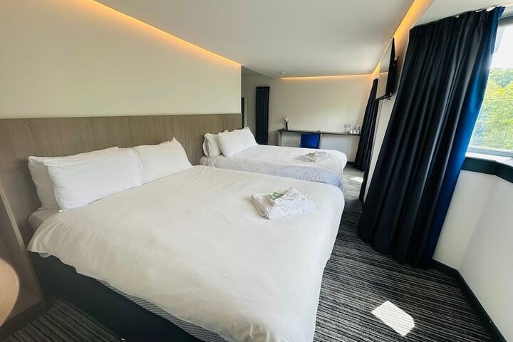 Room 4 of 18
