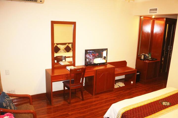 Room 17 of 38