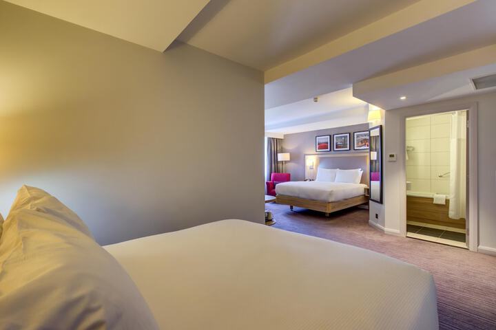 Room 27 of 102