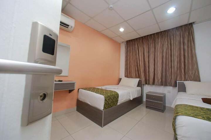 Room 72 of 128
