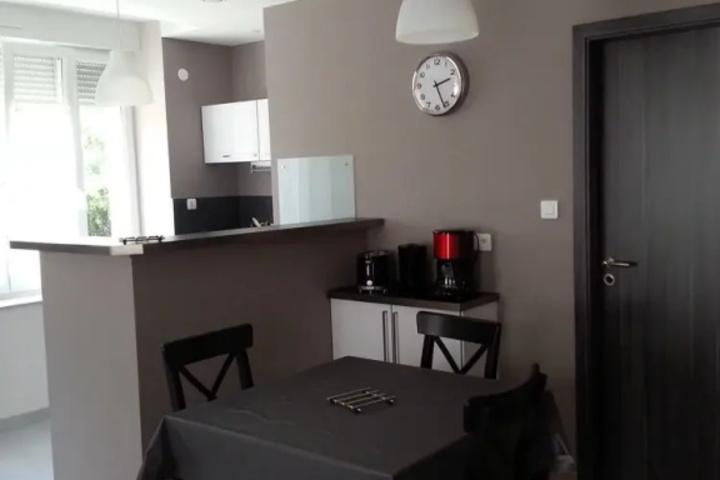 Room 10 of 16