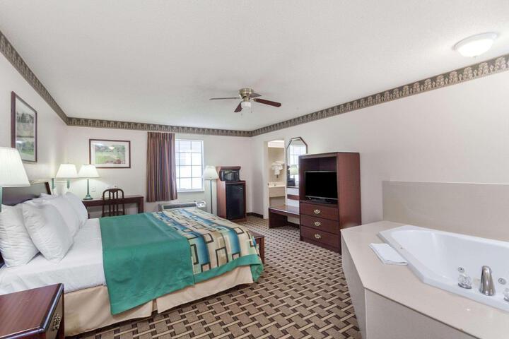 1 King Bed (6 of 11)