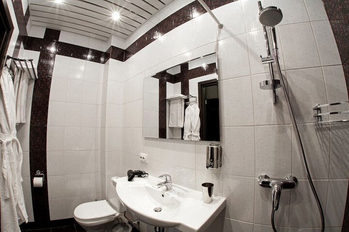 Room 35 of 60