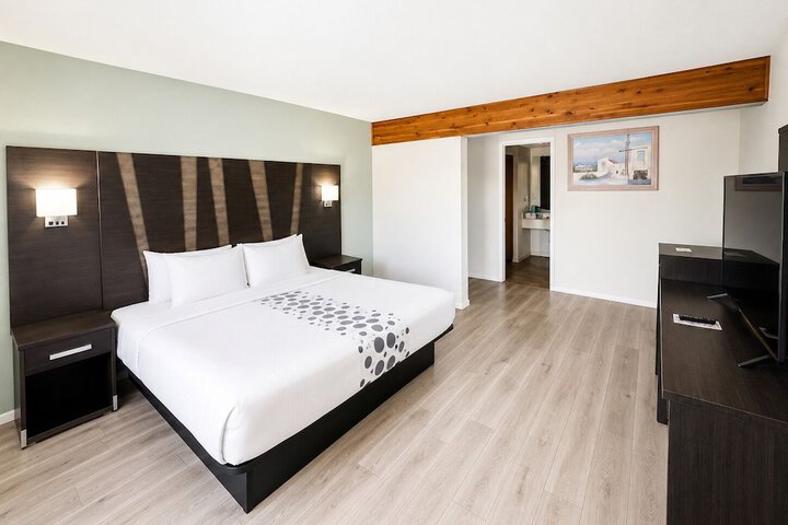 Room 25 of 29