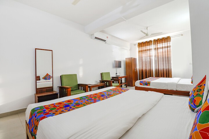 Room 10 of 28