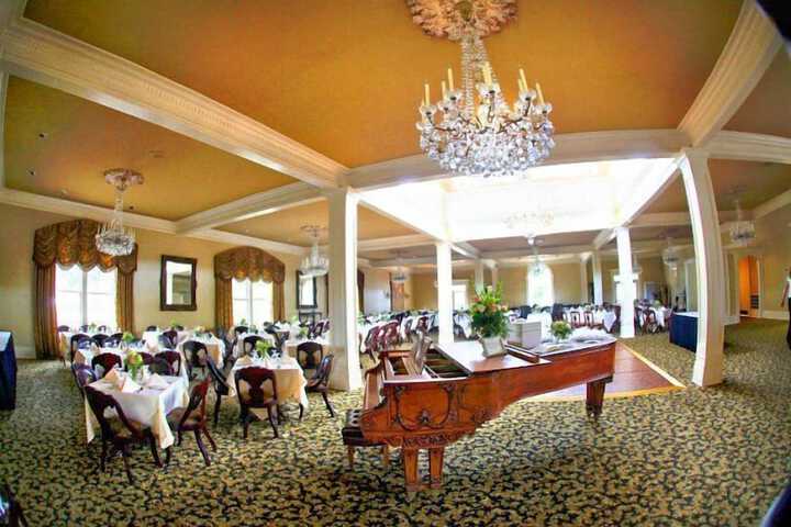 Ballroom/Hall 32 of 47