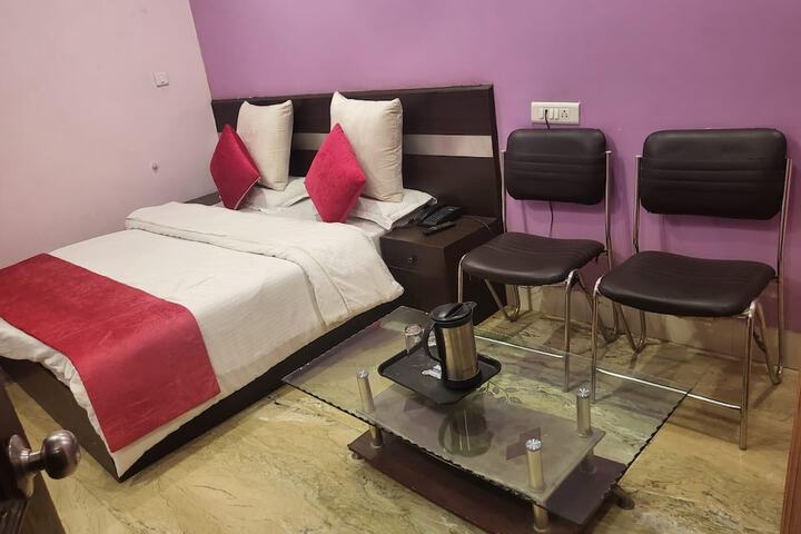 Room 2 of 6