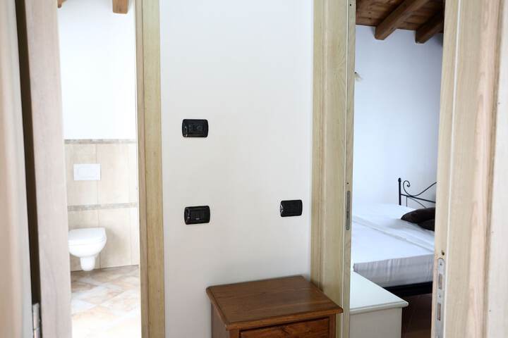 Room 33 of 35