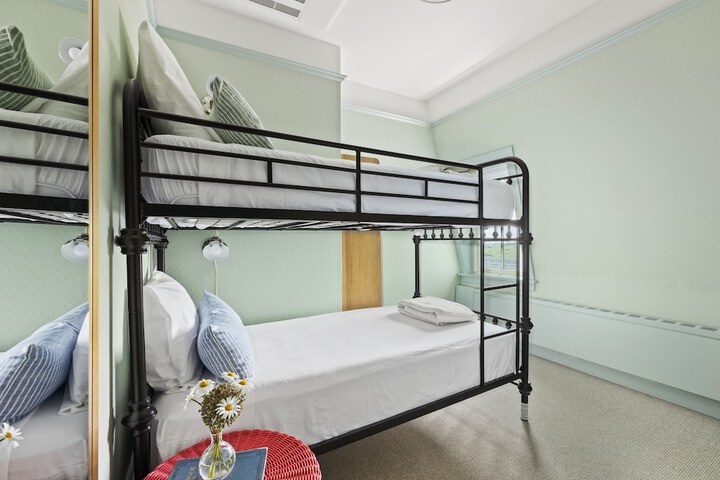 Room 22 of 64