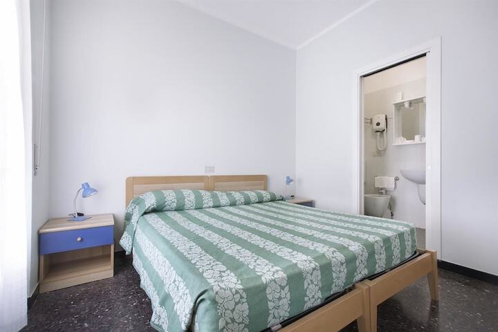 Room 16 of 22