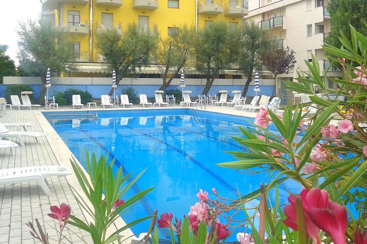 Hotel with Pool