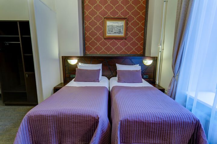 Room 10 of 89