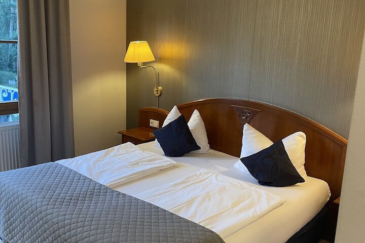 Room 25 of 90