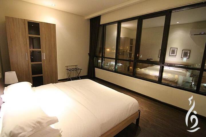 Room 10 of 32