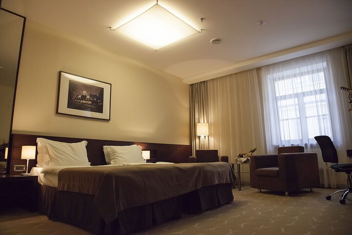 Room 10 of 34