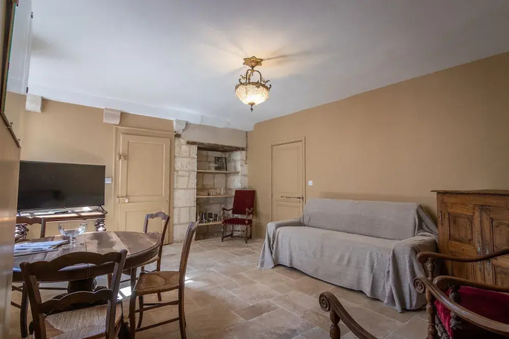 Room 5 of 16