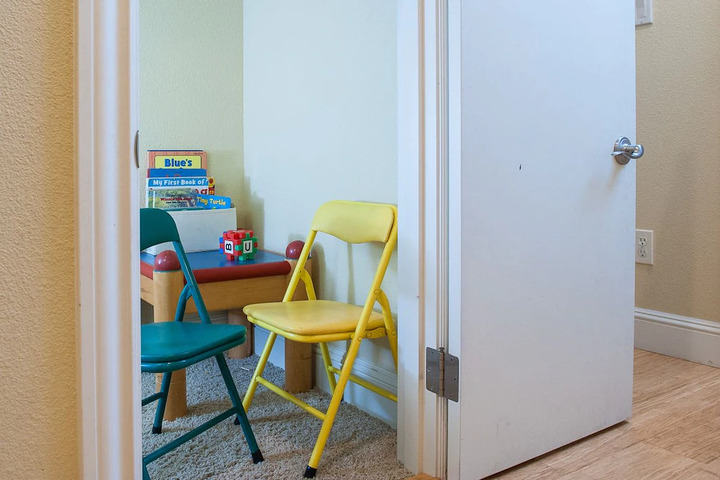 Room 2 of 8