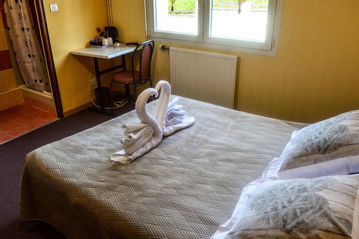 Room 3 of 48