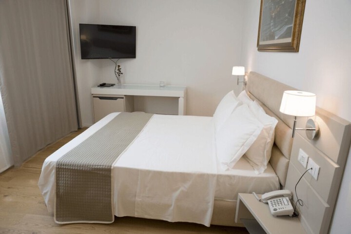 Room 12 of 23