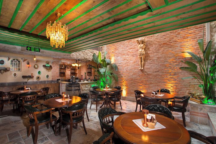 Dining 44 of 147