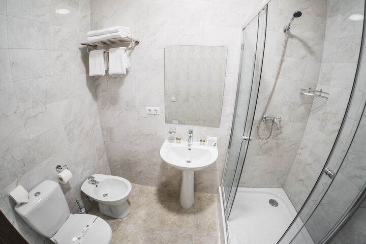 Room 15 of 32