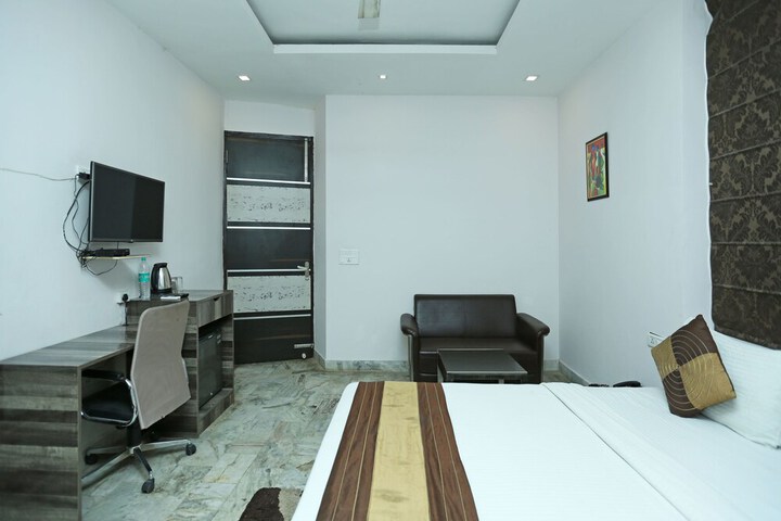 Room 10 of 30