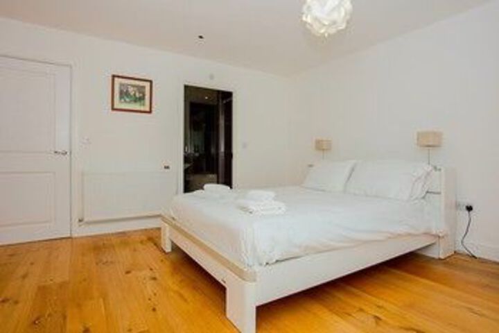 Room 12 of 28