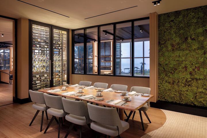 Dining 118 of 196