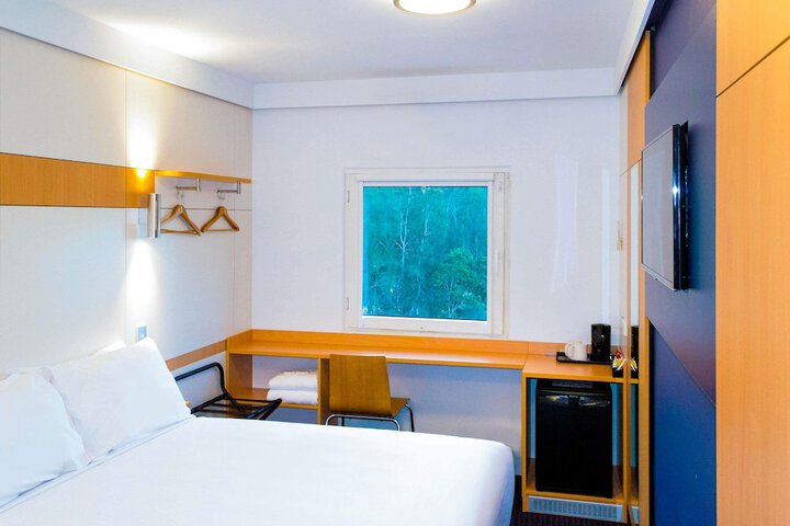 Room 18 of 35