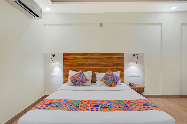 Room 9 of 28