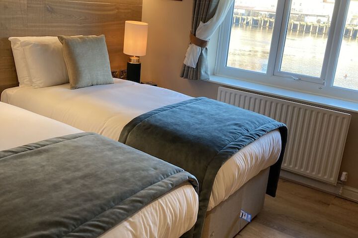 Room 13 of 37