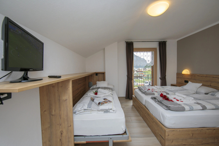 Room 5 of 11