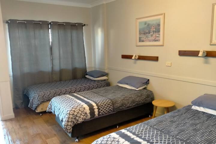 Room 13 of 36